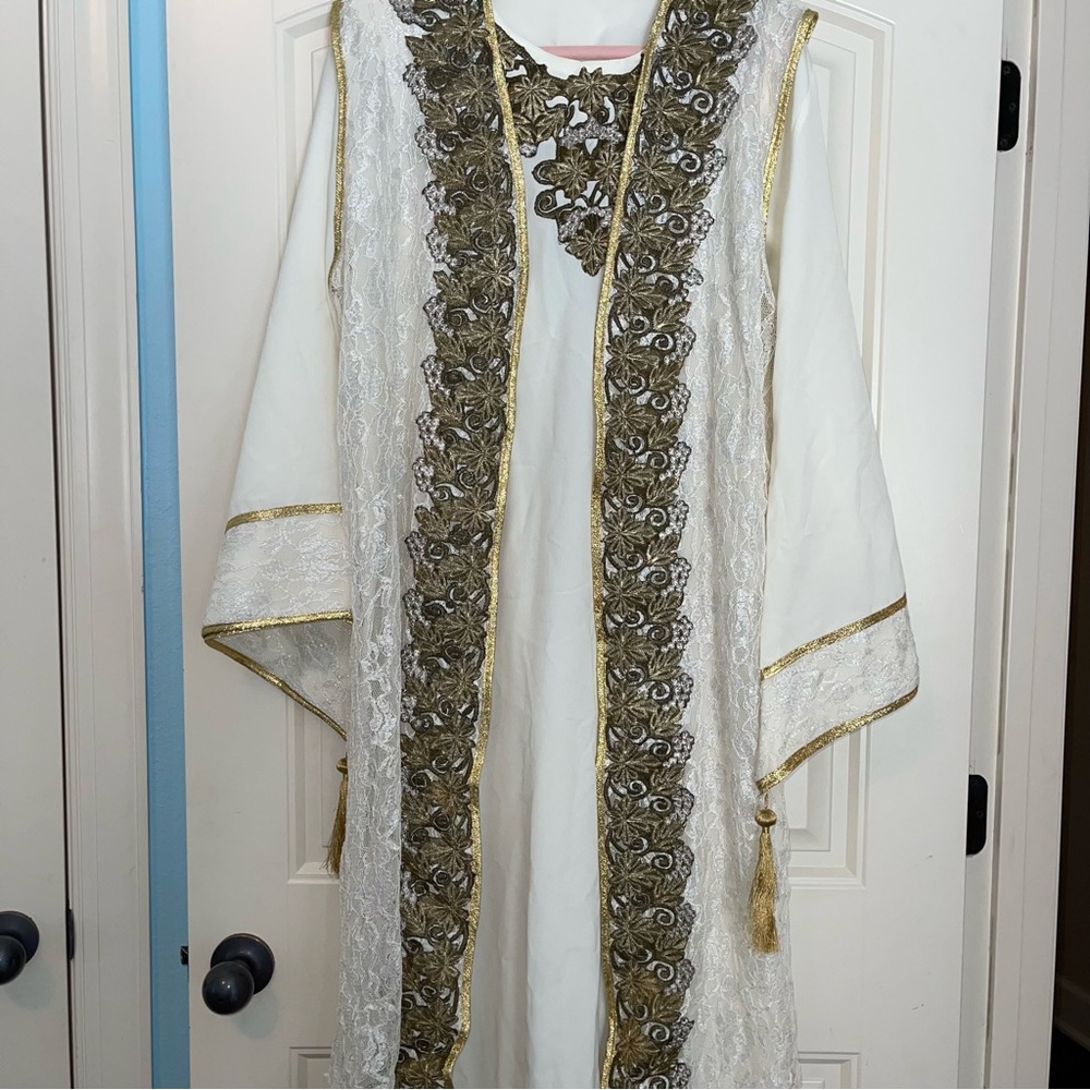 Elegant Morrocan, kaftan gown, white embroidered with gold, trim, dress and vest - Picture 3 of 14